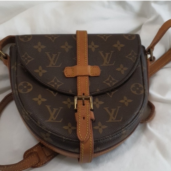 Louis Vuitton Chantilly Crossbody Bag - Picture 9 of 14